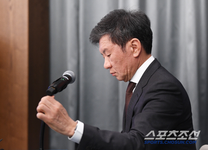  Chairman Chung Mong-kyu is trying to make an apology for the public criticism and strive for the future with greater responsibility than anyone else...World Cup quarter-final goal