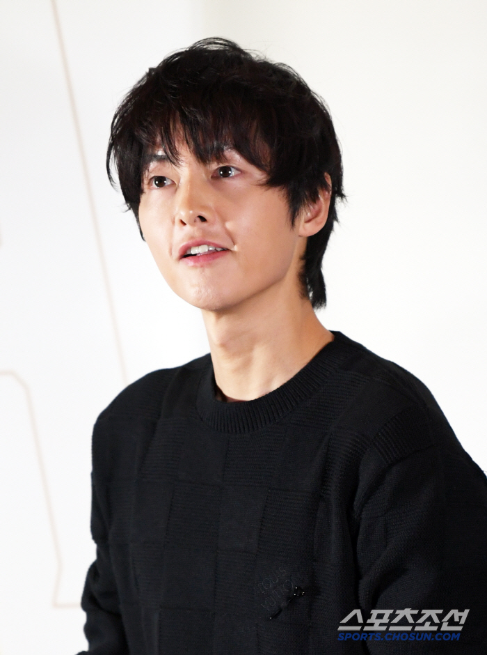  The moment we met Song Joong Ki's eyes