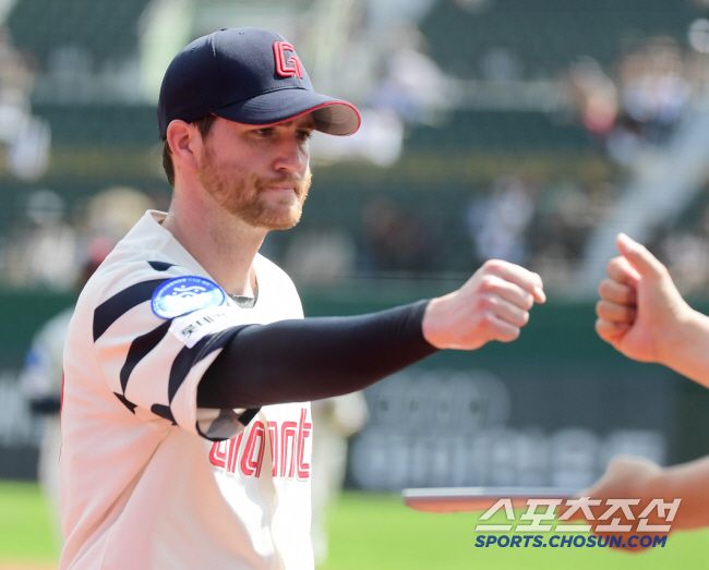 There are at least three left hands in the starting lineup, would that be okay? Lotte dreaming of a left-hander kingdom, how was the case of other teams?