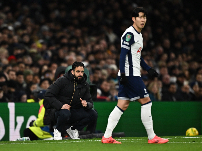  Solanke's first goal Tottenham ended 10 ahead of Manchester United in the first half
