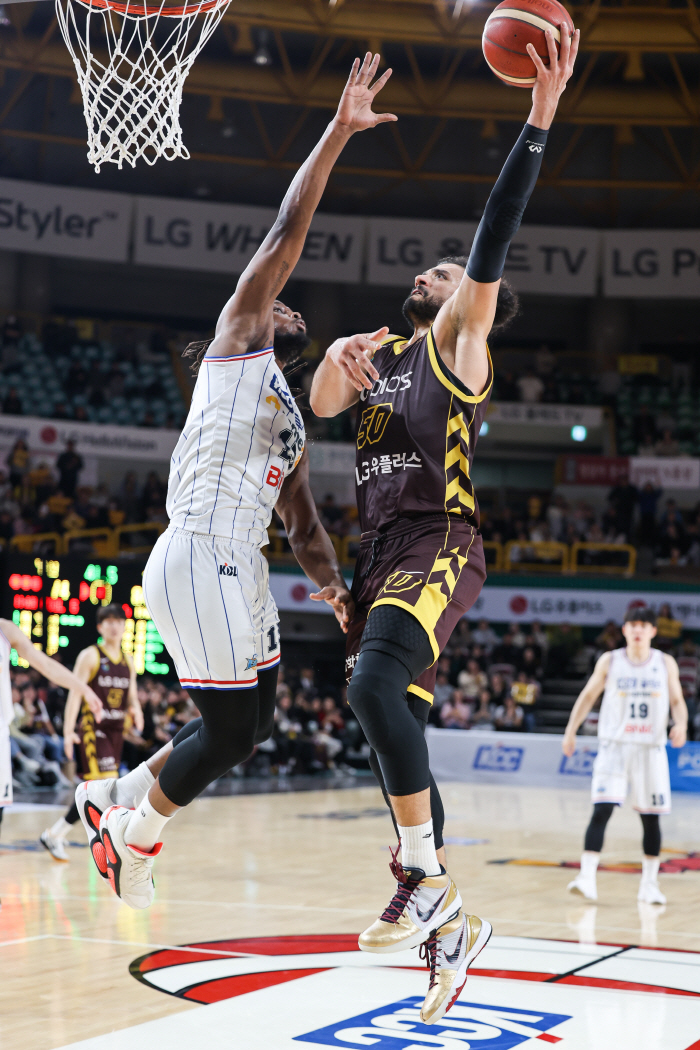 Maray 19 points and 19 rebounds Changwon LG caught Busan KCC and won 4 consecutive games...Suwon kt overpowered Daegu Korea Gas Corporation after overtime (comprehensive)