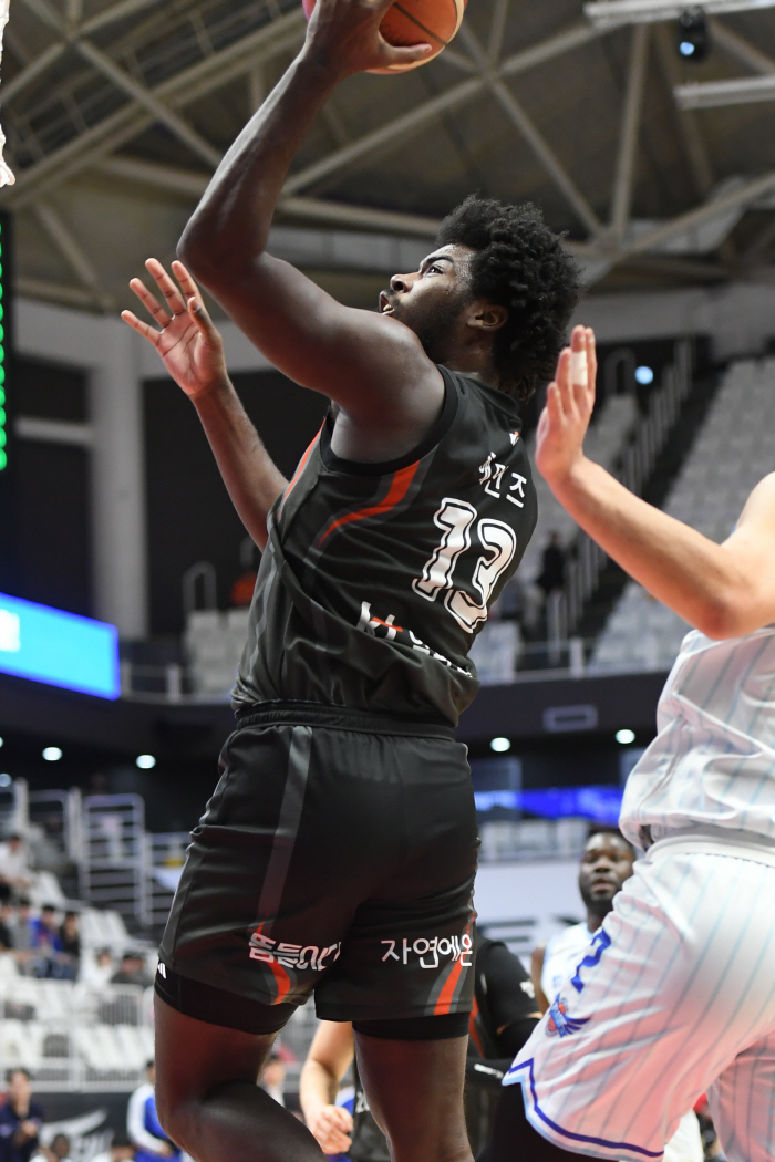 Maray 19 points and 19 rebounds Changwon LG caught Busan KCC and won 4 consecutive games...Suwon kt overpowered Daegu Korea Gas Corporation after overtime (comprehensive)