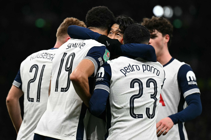  Son Heungmin's fantastic corner kick goal! 7th goal of the season Tottenham won 4-3 over Manchester United! advance to the semifinals