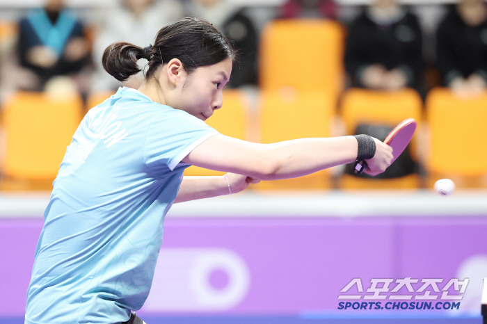 17-year-old Chikita Girl Park Ga-hyun, who crossed the Great Wall and won the championship, revolted to the semifinals of the all-around championship