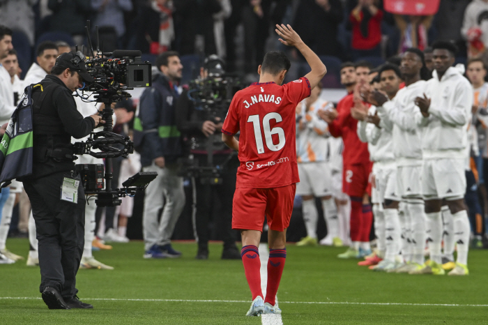 Tears for a minute...Blue-eyed Navas Retires With Rival Fan Standing Ovation, Last 20 Years Has Been A Joy