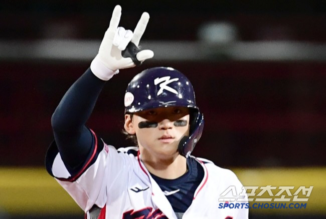 The first nomination → KBO MVP → Premier 12 Top 3. Already, Kim Do-young's finale and salary are expected to reach 400 million won for the first time. Will it be the grandson of the wind?