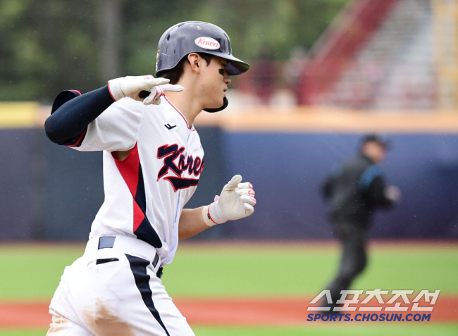 The first nomination → KBO MVP → Premier 12 Top 3. Already, Kim Do-young's finale and salary are expected to reach 400 million won for the first time. Will it be the grandson of the wind?