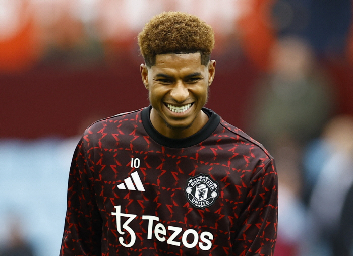 Give me a bottle, give me medicine? Manager Amorim Signs Reconciliation to Rashford Over Transfer Rumors...Rumors of a transfer? People around him are focusing on reviving Rashford