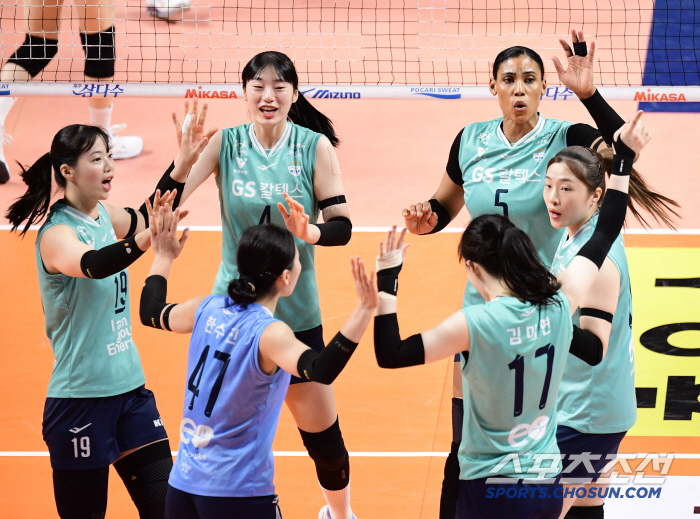 GS Caltex's biggest team that has lost 13 consecutive games despite the manager's anger...Hyundai Engineering & Construction's 1st place catch-up