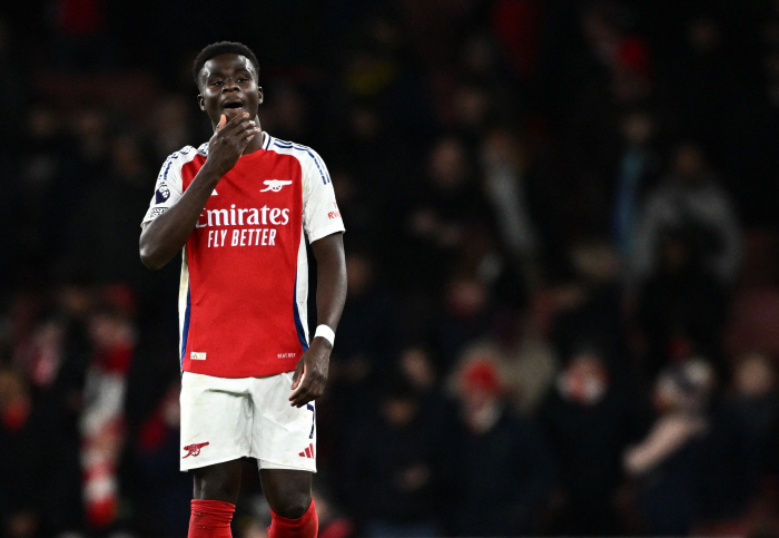 Hamstring injury → Crutches Saka is shocked to miss up to 15 games, Arsenal is in a red light to compete for the championship...Tottenham's North London derby is also absent