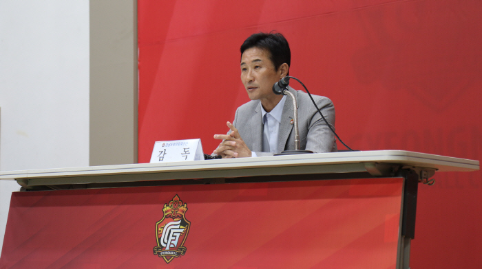 Lee Jung-hyo circled and remained, Gus Foyet's surprise trip to Jeonbuk ended with the all-time K-League manager