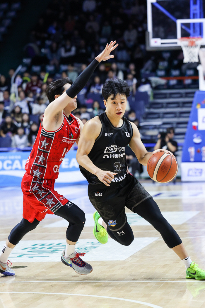 Just like today! Hurung's 26 points explosion → Genius Choi Jun-yong → Burton-chin dunk KCC, overpowered Jeong Kwan-jang 9468 and escaped for the fourth consecutive time!