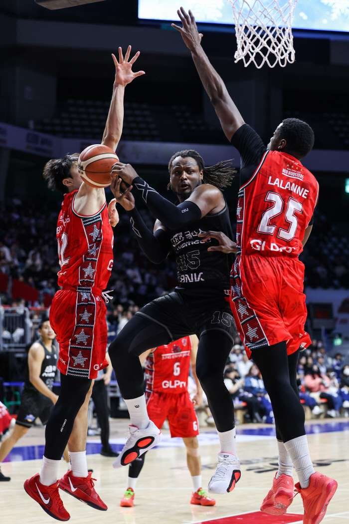 Just like today! Hurung's 26 points explosion → Genius Choi Jun-yong → Burton-chin dunk KCC, overpowered Jeong Kwan-jang 9468 and escaped for the fourth consecutive time!