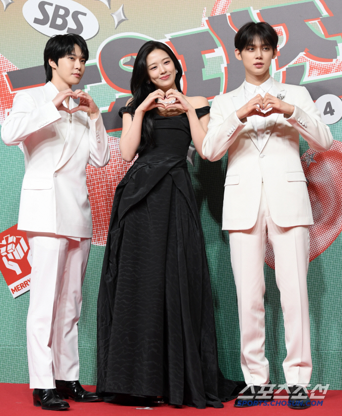  DOYOUNG AN YU JIN YEONJUN heart