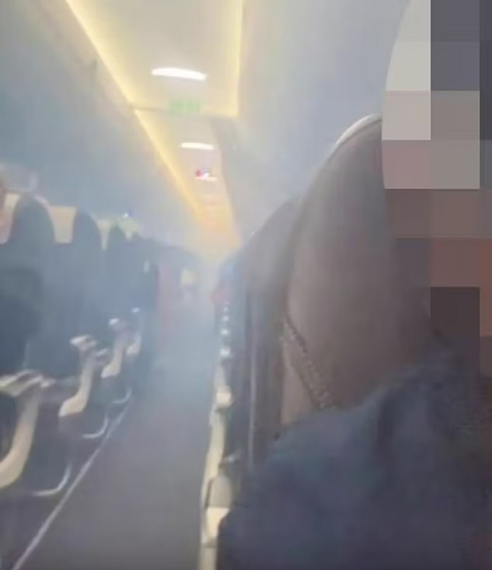 Airplane Engine Fire Fills Cabin Smoke...17 Injured | SportsChosun