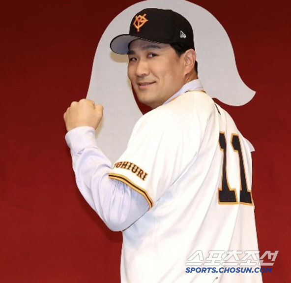 He scored four runs and one loss in five innings, put down his annual salary of 1.5 billion won, ace number 18 and started anew, and proved himself with 197 wins in his career. 