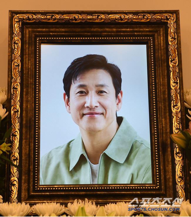 Lee Sun-kyun, who cried out for unfairness, still misses his fans and colleagues for the 1st anniversary