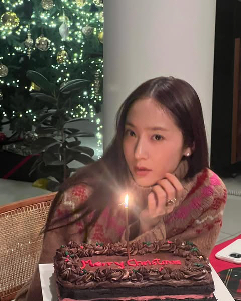  On Christmas, purity and allure... f(x crystal), 'Warm end of the year'