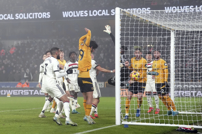 From Son Heungmin to Cunha! Corner Kick Direct Goal A natural enemy that makes Manchester United tremble!