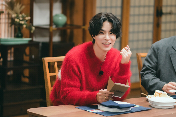Reunited after 10 years of divorce..I met Hong Jong-hyun and Yu-ra for an unusual meal