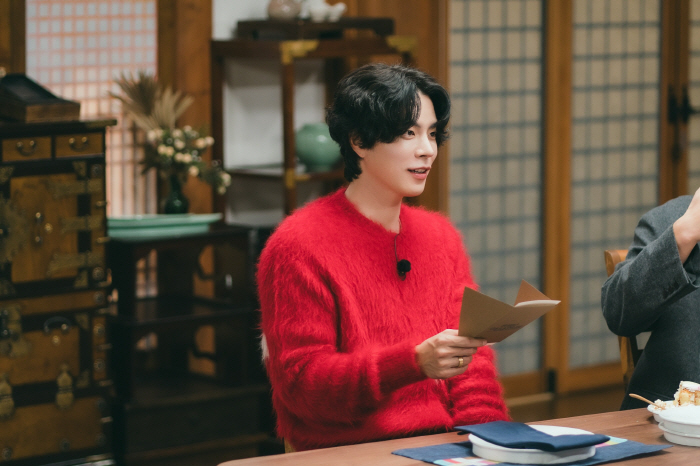 Reunited after 10 years of divorce..I met Hong Jong-hyun and Yu-ra for an unusual meal