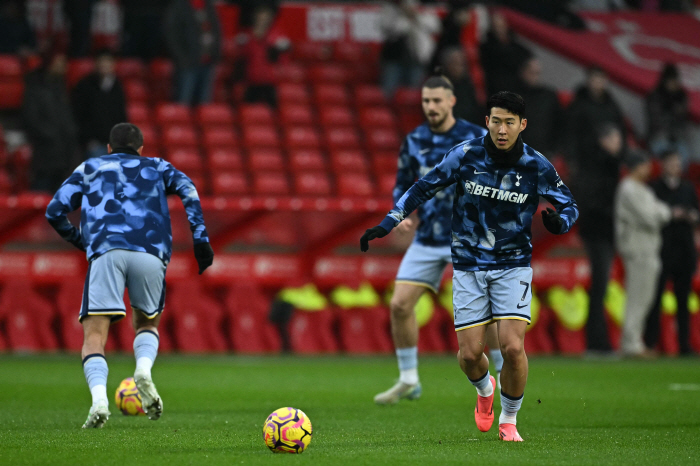 Son Heung-min struggled amid defeat against Nottingham, 6.97.47.47.4, a disappointing free kick  81 minutes, sweeping the top spot in the team's rating