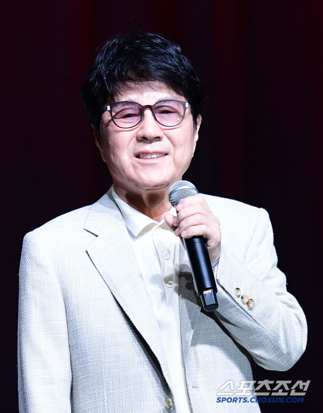 Cho Yong-pil joins the national mourning period to postpone the performance in Daejeon due to the Jeju Air plane disaster 