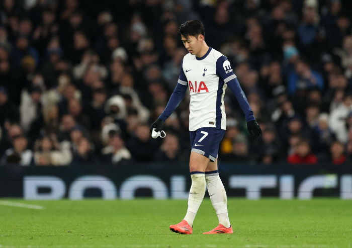 Foreign media's harsh criticism against Son Heung-min, the main culprit of the slump, should take a break from the worst rating…PK missed, head down, SON