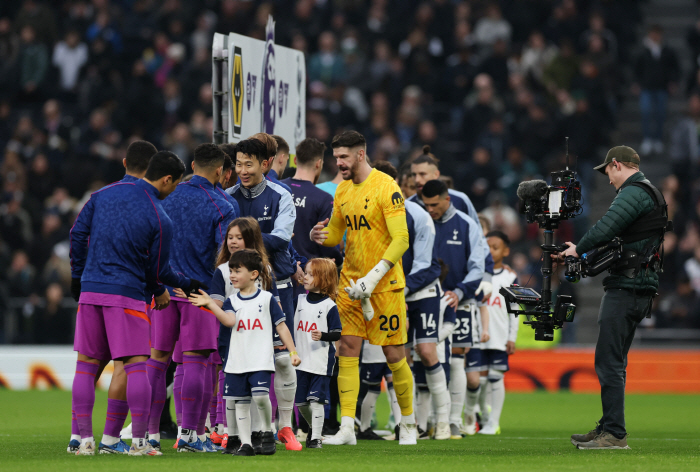 Hwang Hee-chan, the 2nd goal in pain greater than the goal, commemorates the Jeju Air plane disaster → played more earnestly...Korean THE B Son Heung-min is so sad and sad as a Korean citizen