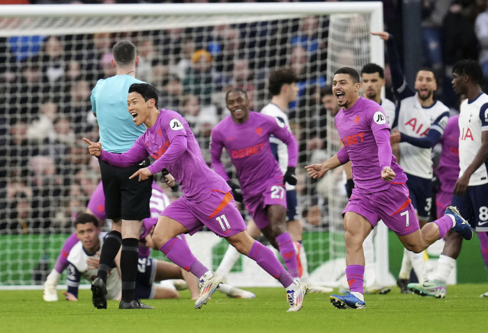 Hwang Hee-chan, the bull, scored 2G consecutive goals  78 minutes! 64 min Son Heung-min missed PK tears Tottenham Wolves draw 2-2