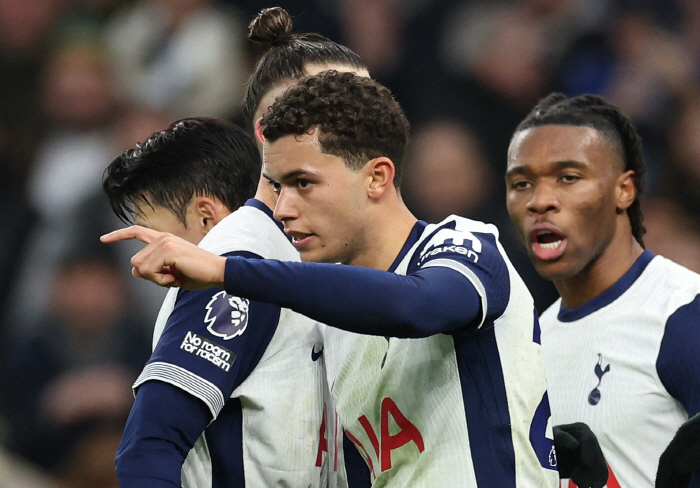 Isn't it crazy? Son Heung-min's tears Postecoglou's controversy over catching Madison Johnson's smile, who went to play despite despair