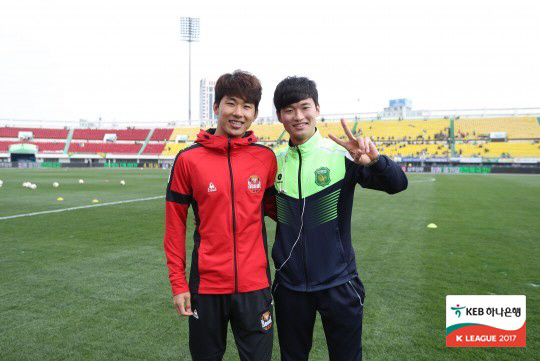 I'm going to get back to the beginning Fullback Kim Jin-soo and Kim Ki-dong at Korea University...Jeonbuk → Seoul transfer successful