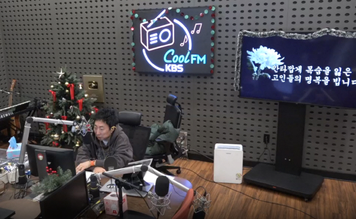 Radio show Park Myung-soo's Jeju Air disaster, a heavy and difficult morning when needed to comfort the bereaved families 