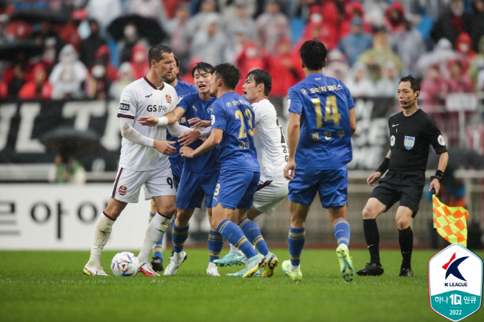 Suwon's New Year's gift is Seoul goaltender Ilyuchenko...Willingness to Promote Byeon Sung-hwan