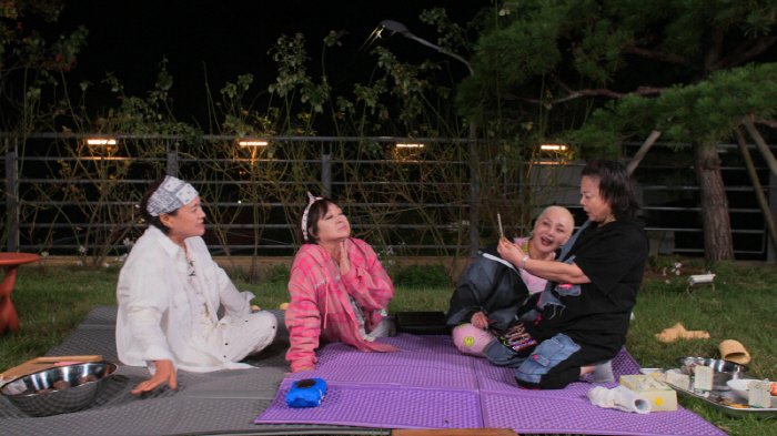 Hong Jin-hee's shocking incident of leaving the broadcasting industry, 'I got hit in the back of my head at a dinner party at a broadcasting company' (Let's live together)