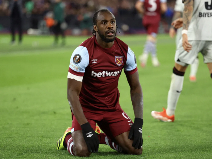 New Year's Miracle Ferrari was destroyed, and West Ham Antonio was discharged from the hospital, and West Ham colleagues collected 100 million won and donated to relief organizations. The club is considering extending the contract