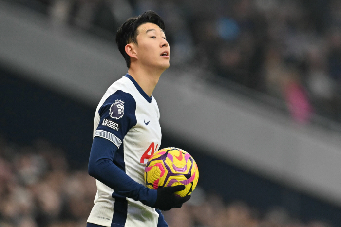 Son Heung-min's PK membrane praised foreign media for Hwang Hee-chan…SON's back-to-back goal perfectly blocked → Hyung, change the direction now