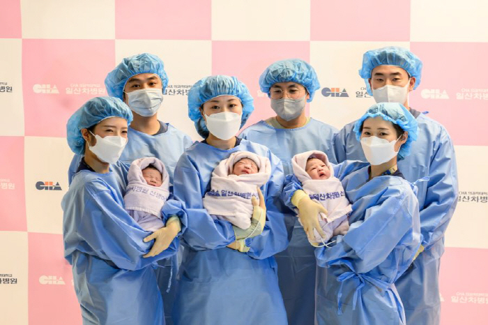 At midnight on the first day of Eulsa, three babies...I hope you don't get sick and stay healthy