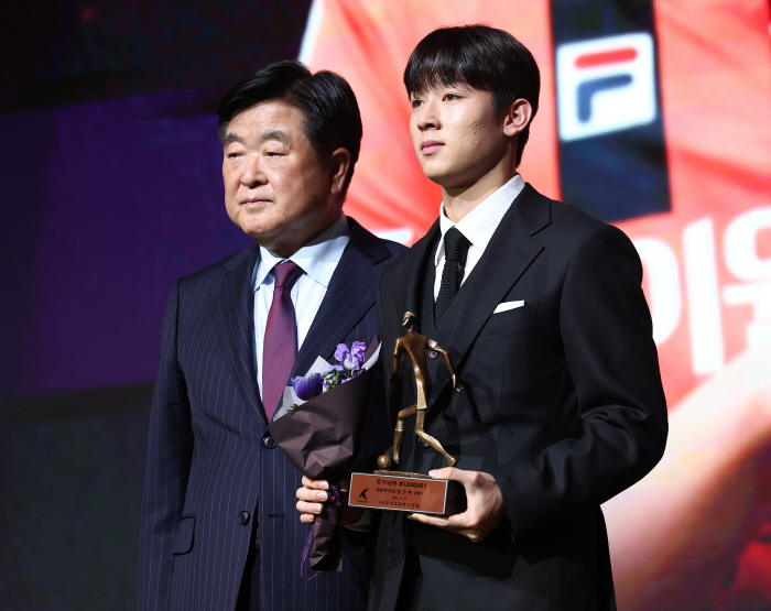 Discovering a second Yang Min-hyuk → Promise of Kwon Oh-gap, President of the Professional Federation, to Make a Future-oriented K-League...Announcement of the New Year's Address for 2025