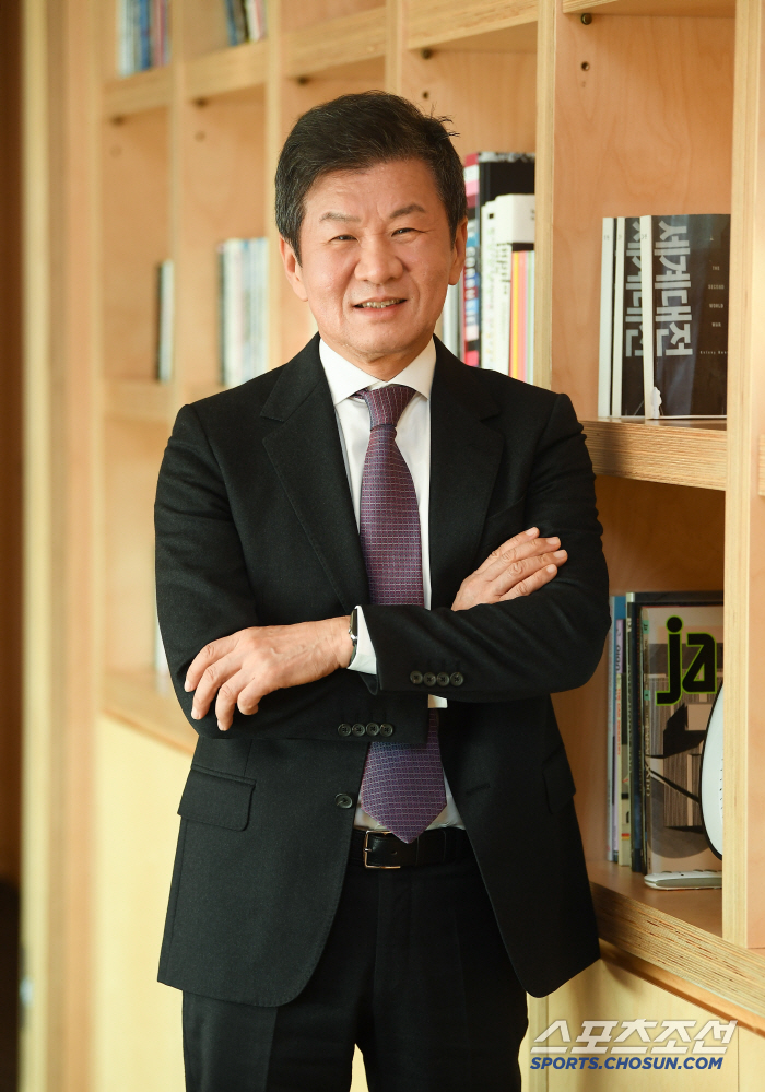 I was sorry for the boos and players I had to endure Chairman Chung Mong-gyu's attempt to serve a fourth term...The reason for the last challenge