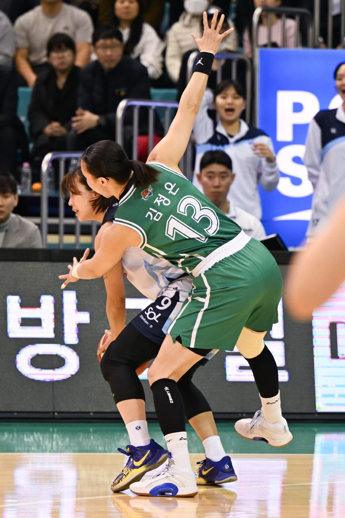 Girls who are good at basketball. Kim Jong Un X Lee Kyung Eun's promise. Don't get sick, don't get tired, and let's play hard