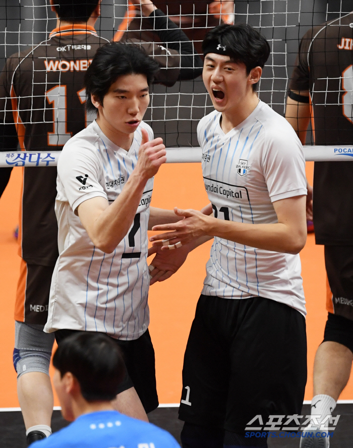 I can't watch the V-League All-Star Game, but I have a passionate scene and a first-half issue
