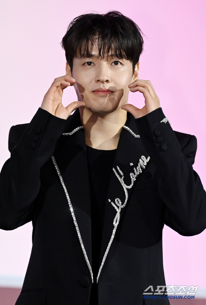 Kang Ha-neul Praised for Kindness During 'Squid Game 2' Filming