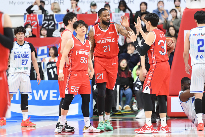  This season's best match. Hyundai Mobis, the winner of 8881 and the loser of Gas Corporation were all basketball spirits