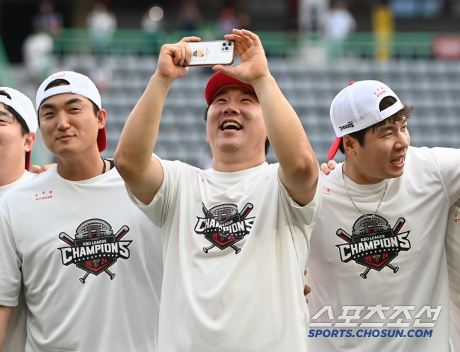 There really isn't a senior like this until you retire...Choi Hyung-woo's special advice Will Lee Woo-sung, a rising star, bloom