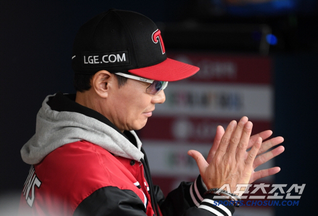 Yeom Kyung-yeop, Lee Seung-yeop, Hong Won-ki, Park Jin-man, and Lee Sung-yong's contract has dawned. Change of coach after season Typhoon Buna 