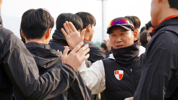 Busan's aggressive team's coaching staff reorganization is noticeable. Reinforcing a large number of new forces + completing Cho Seong-hwan's division