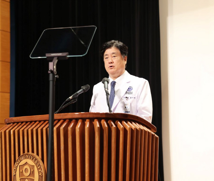  Tai Chi-chang, Vice-President of Yonsei University and Director of Medical Center, prepares for a new era with the founding spirit of Severance