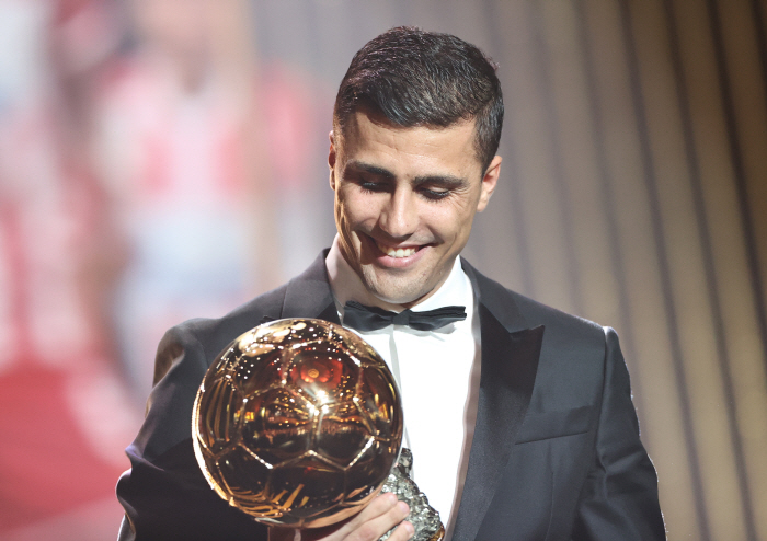 Ronaldo, who knows Ballon d'Or well, was surprised. Rodri's counterattack, unfair Ballon d'Or, should have been received by Vinicius, sniping remarks → Super strong refutation