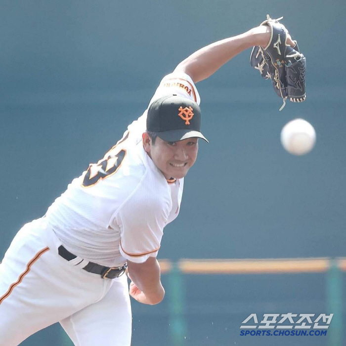 I've won 136 games in my career, and I've won all the pitching titles, but only the rookie award...Should Old Rookie Sugano enter the 36-year-old ML and seek the oldest rookie in 75 years 